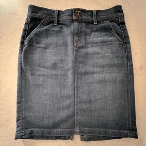 Old Navy Denim Skirt. Size 10.